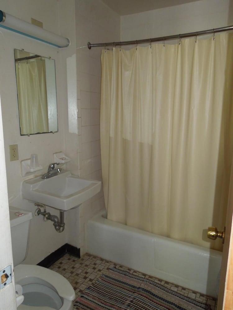 Lee's Motel photo 30