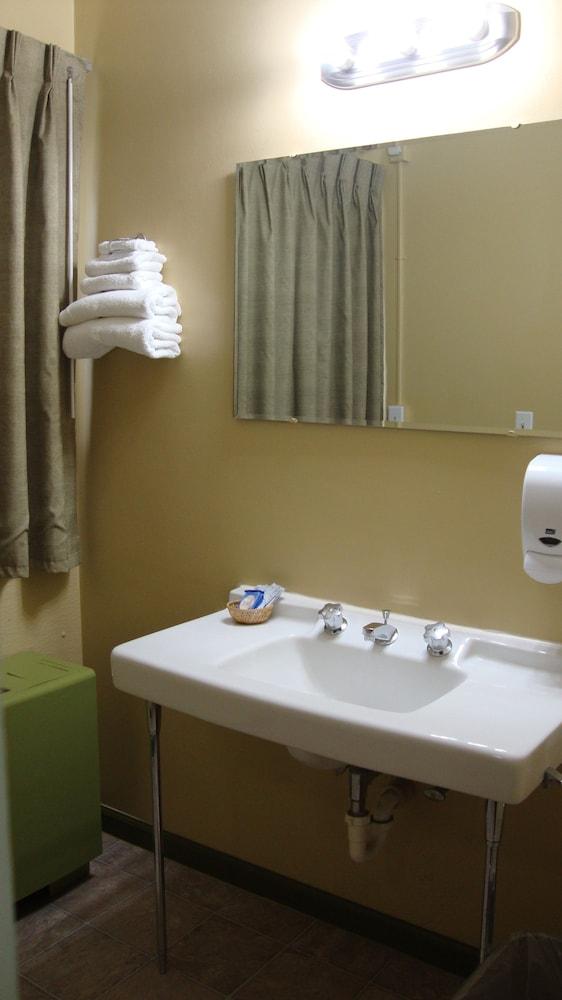 Pinconning Trail Inn Motel photo 26