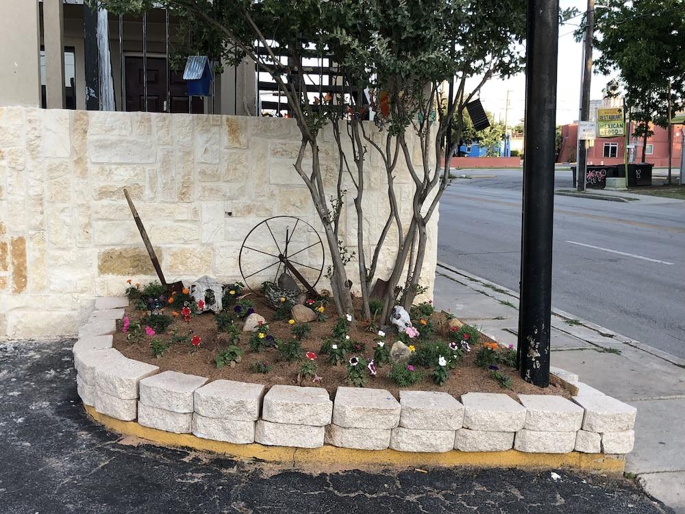 Super 8 by Wyndham San Antonio Pearl District / Downtown photo 39