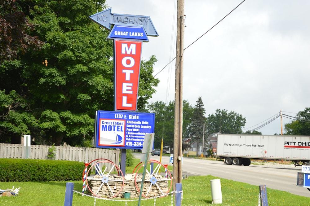 Great Lakes Motel photo 12
