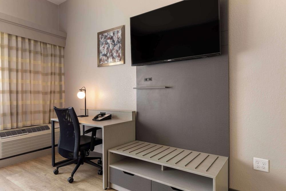 Best Western Plus Fort Worth North photo 10