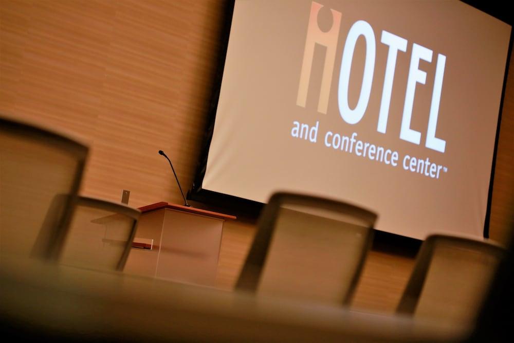 I Hotel And Illinois Conference Center photo 34