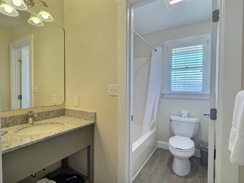 Lighthouse View Oceanfront Lodging photo 72