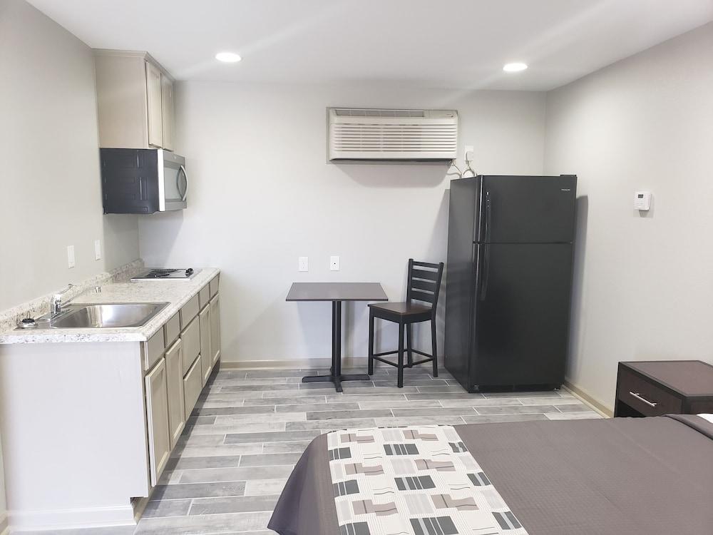 Budget Inn & Suites photo 6