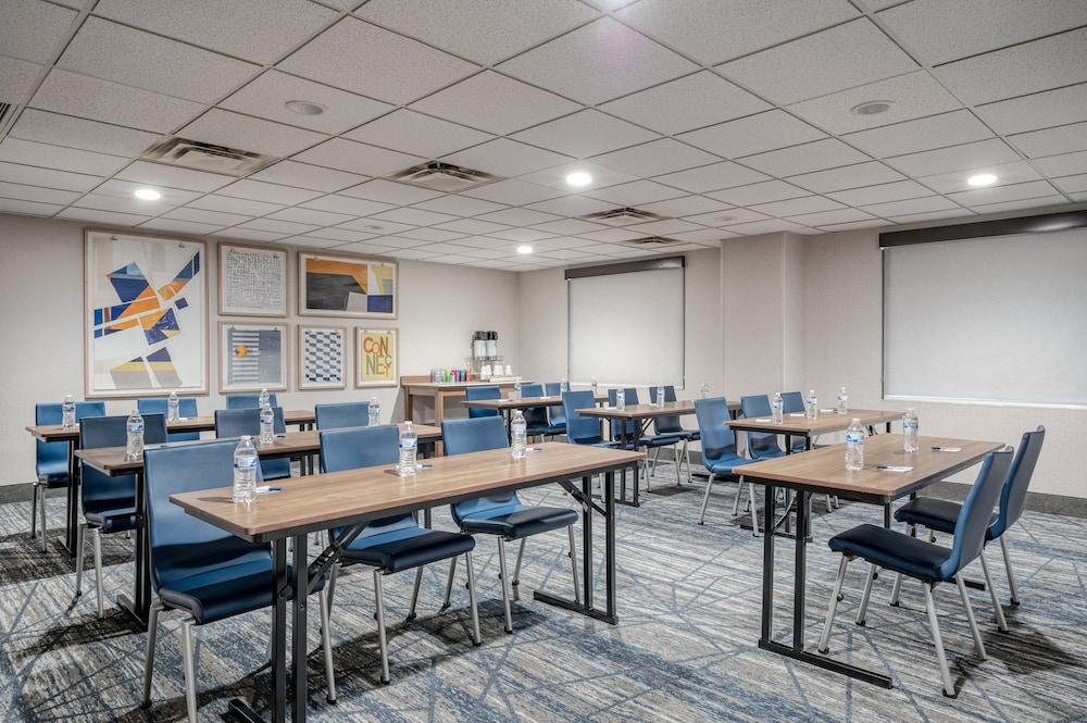Holiday Inn Express & Suites Gahanna/Columbus Airport by IHG photo 30