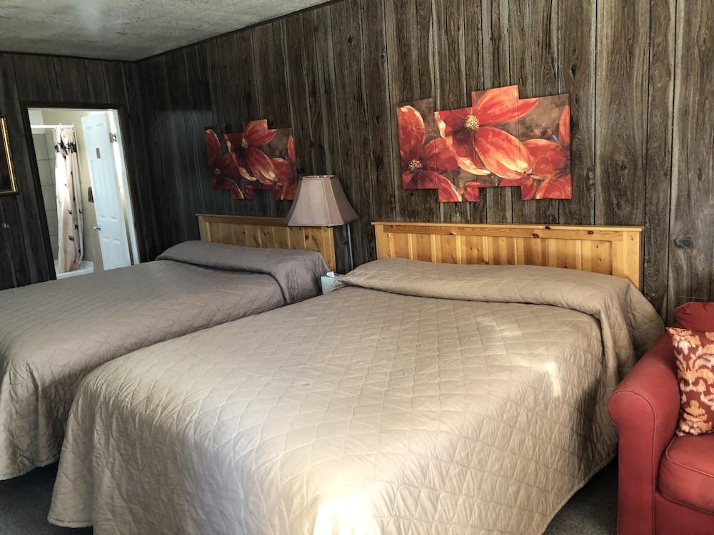 Rustic Inn Motel photo 52