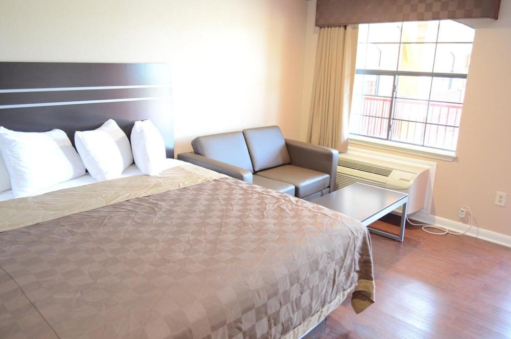 Regency Inn photo 7