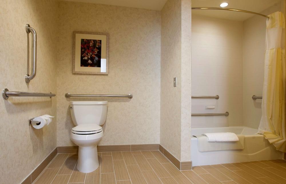Hilton Garden Inn Cedar Falls photo 11