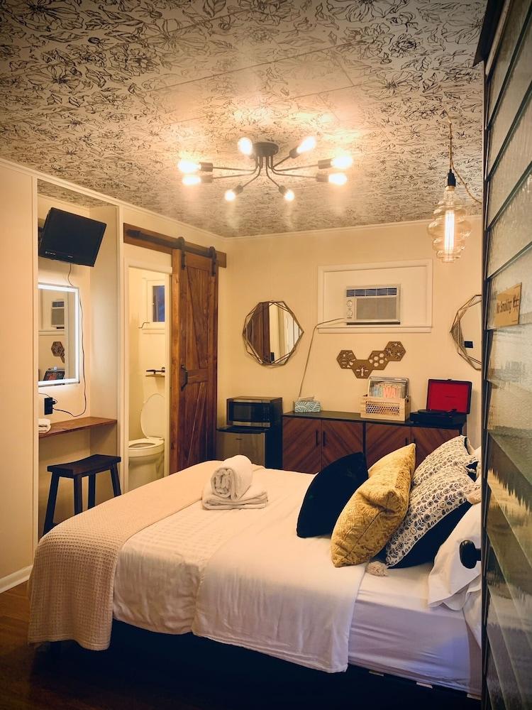 Wooden Boat Inn photo 82