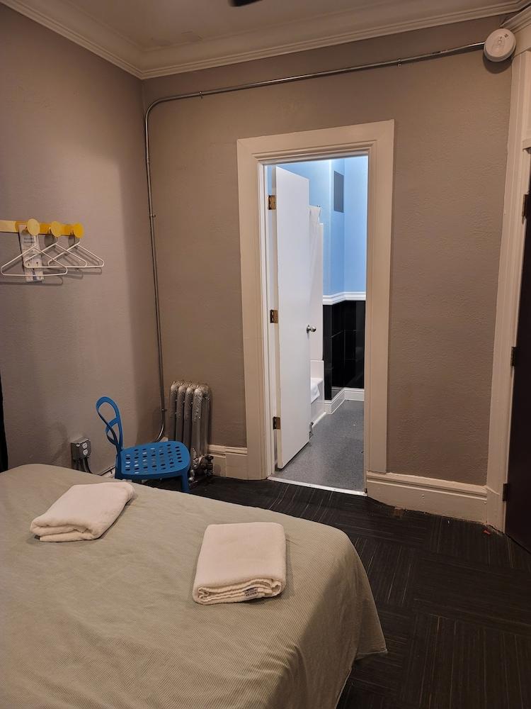 Ansonia Hotel - Hostel photo 11