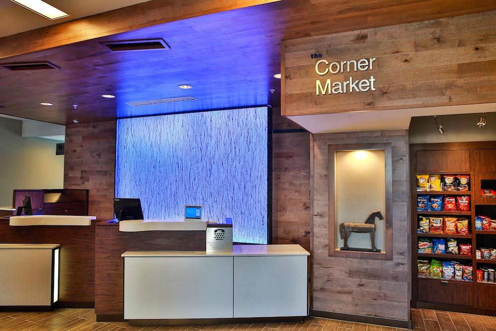 Fairfield Inn & Suites by Marriott Savannah Midtown photo 2