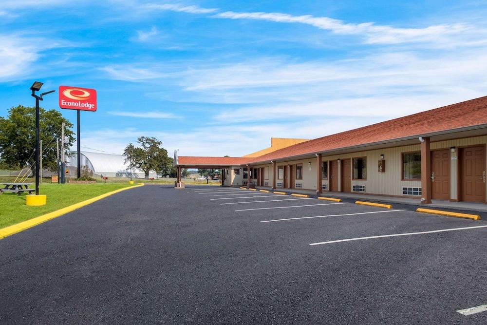 Econo Lodge Cornersville I-65 photo 29