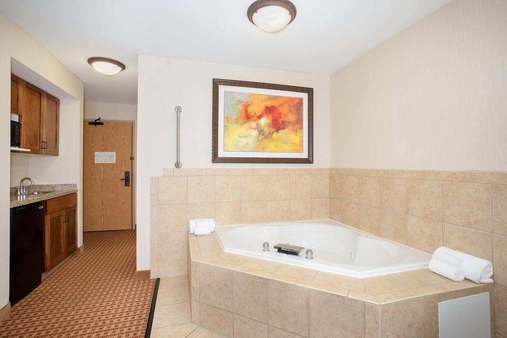 Holiday Inn Express & Suites Gillette by IHG photo 58