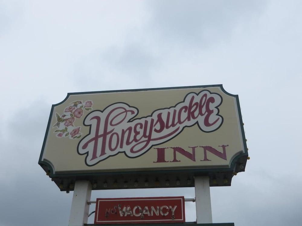 Honeysuckle Inn - Mountain View photo 80