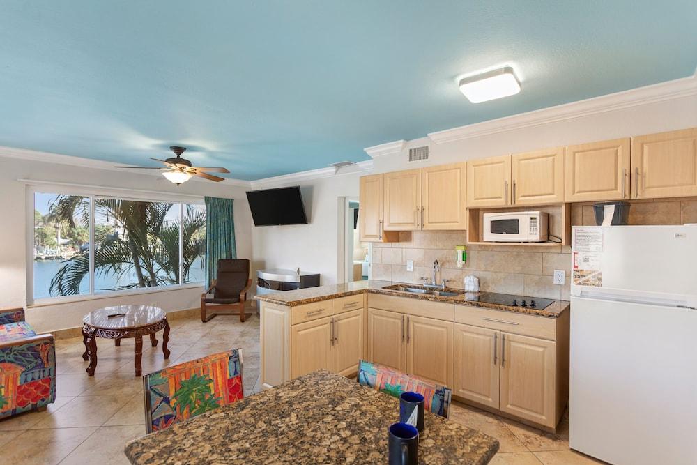 Bay Palms Waterfront Resort - Hotel and Marina photo 17