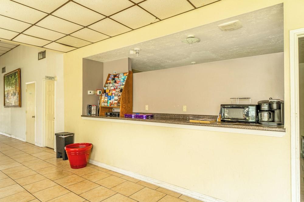 Economy Inn By OYO Livingston TX Hwy 59 photo 17