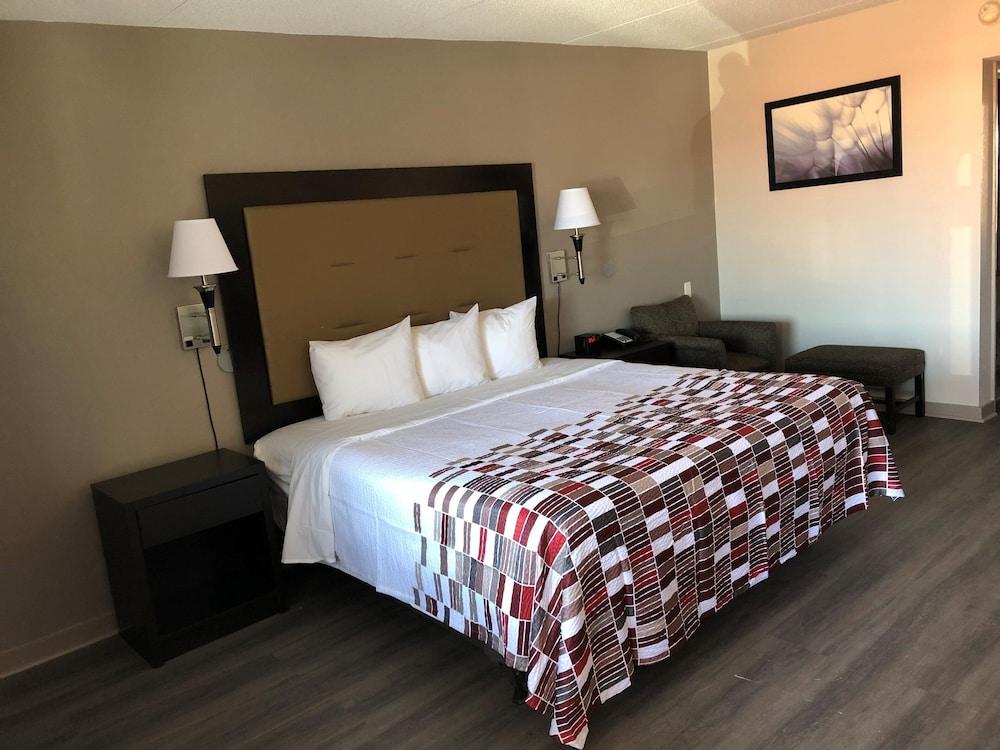 Red Roof Inn Greenville, NC photo 14