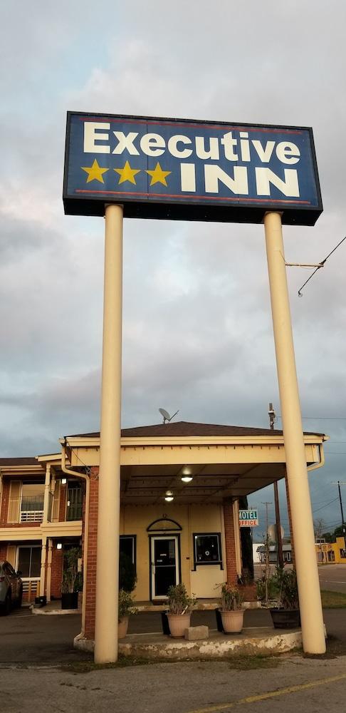 Executive Inn photo 1