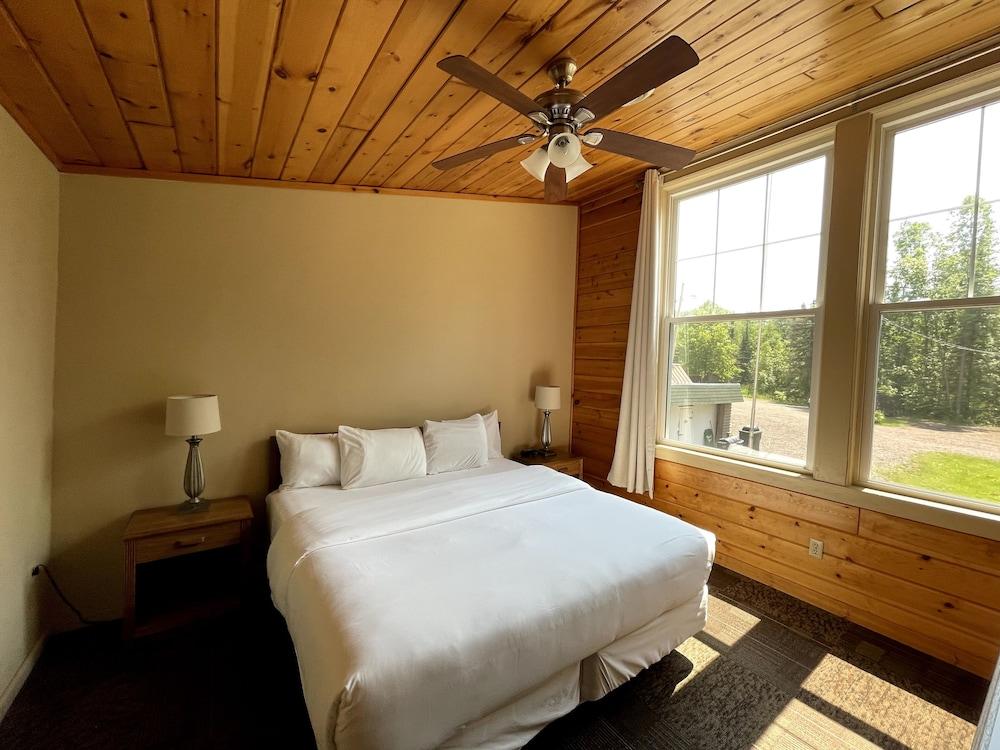 Hanging Horn Lakeside Resort photo 9