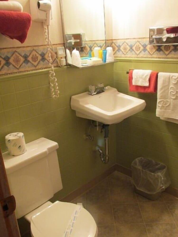 Elms Motel photo 5