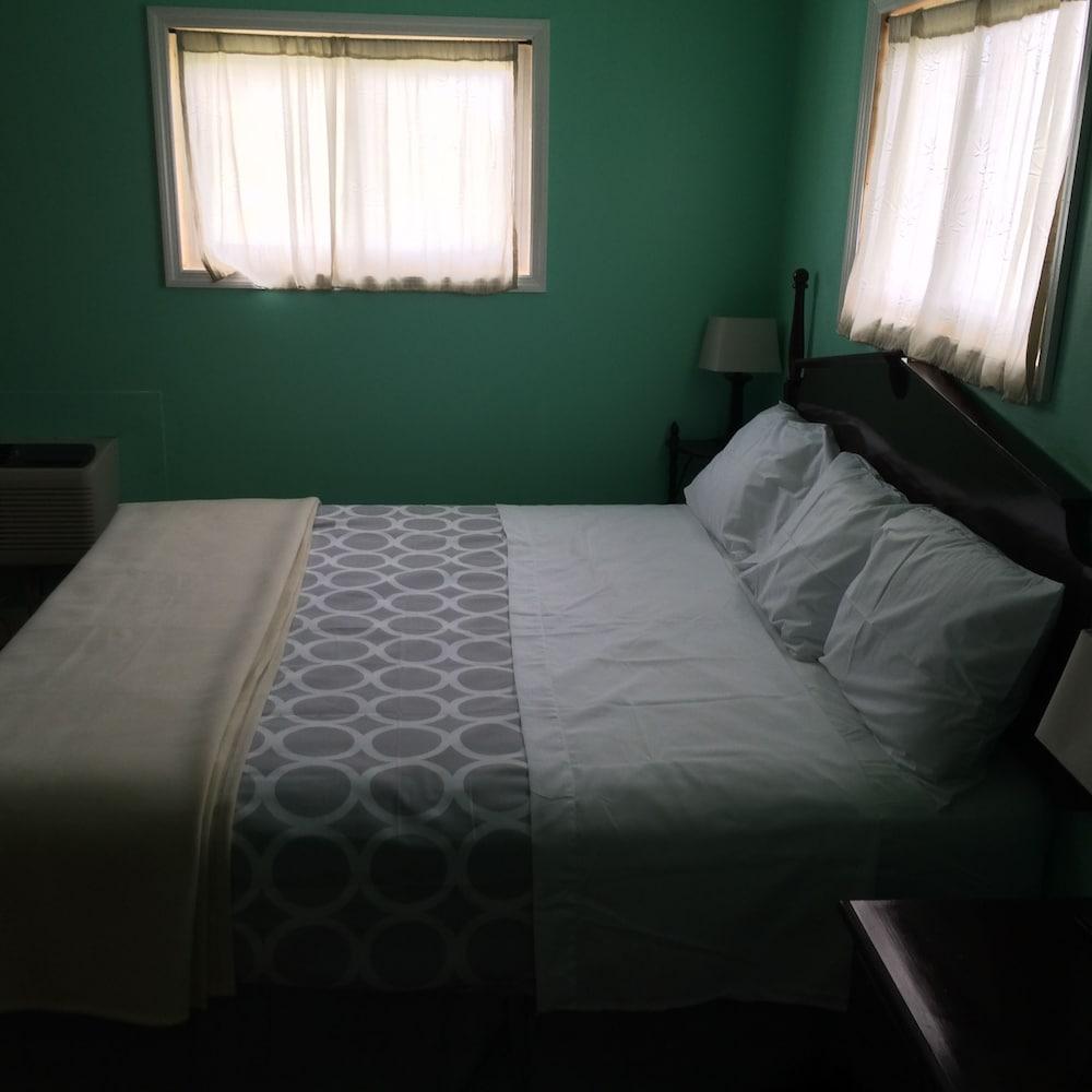 Dixie Plaza Hotel photo 30