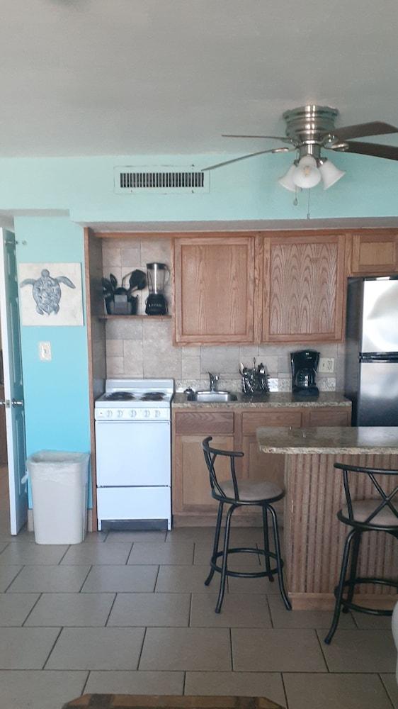 Hawaiian Inn Beach Resort photo 31