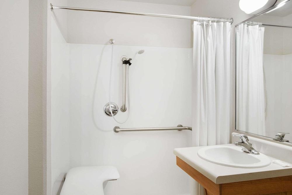 WoodSpring Suites Fort Worth Forest Hill photo 10