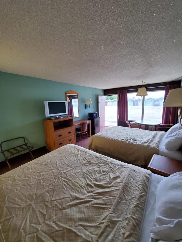 Gray Plaza Motel photo 15