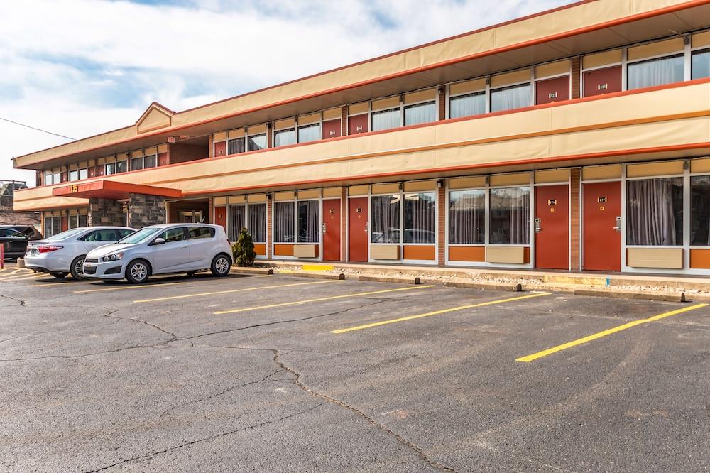 Econo Lodge Zanesville Downtown photo 29