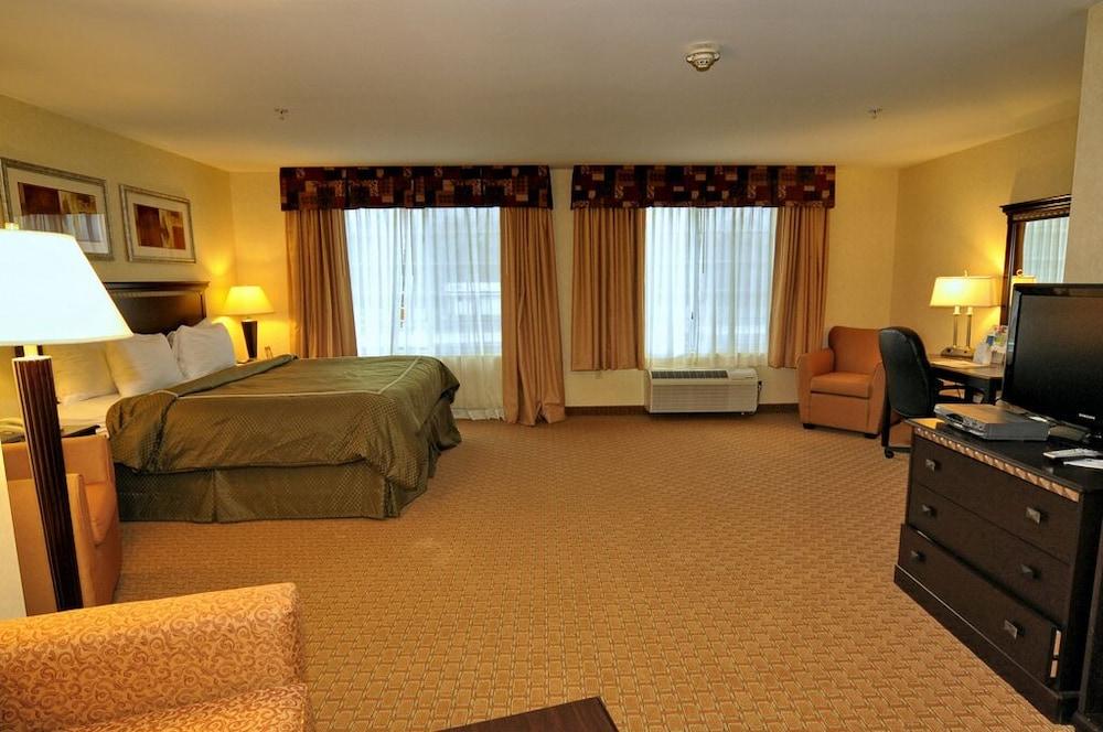 Garner Hotel Mahwah by IHG photo 32