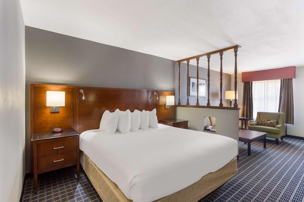SureStay Plus Hotel by Best Western Greenwood photo 14