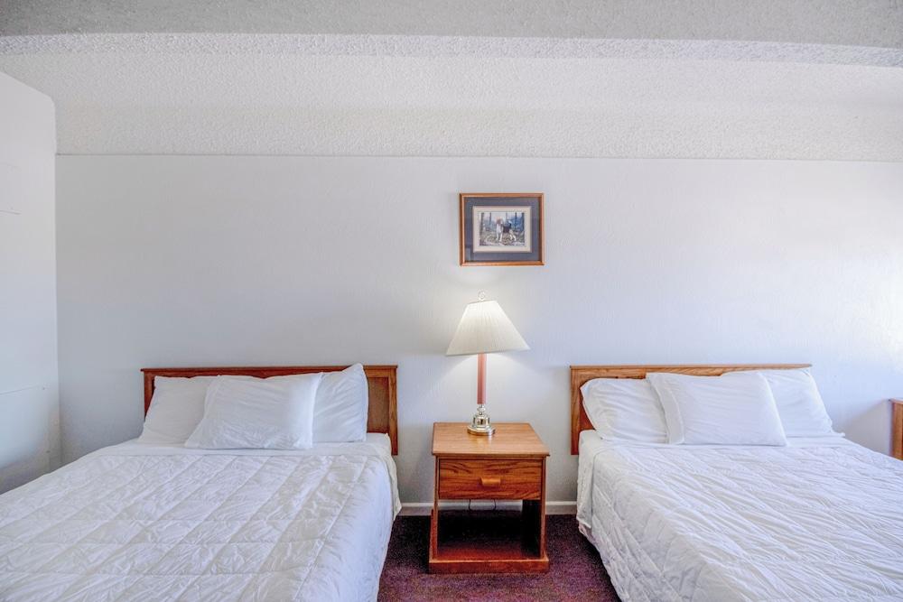 OYO Crossroads Inn photo 18