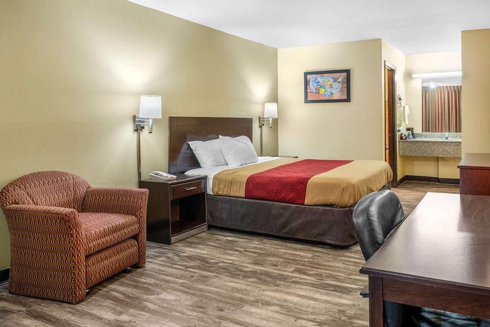 Econo Lodge Rolla I-44 Exit 184 Near Missouri University of Science and Technology photo 9