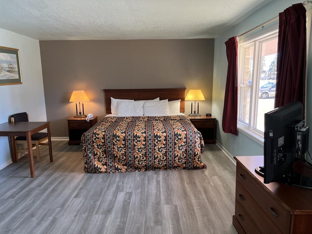 Crows Nest Inn Tawas photo 27