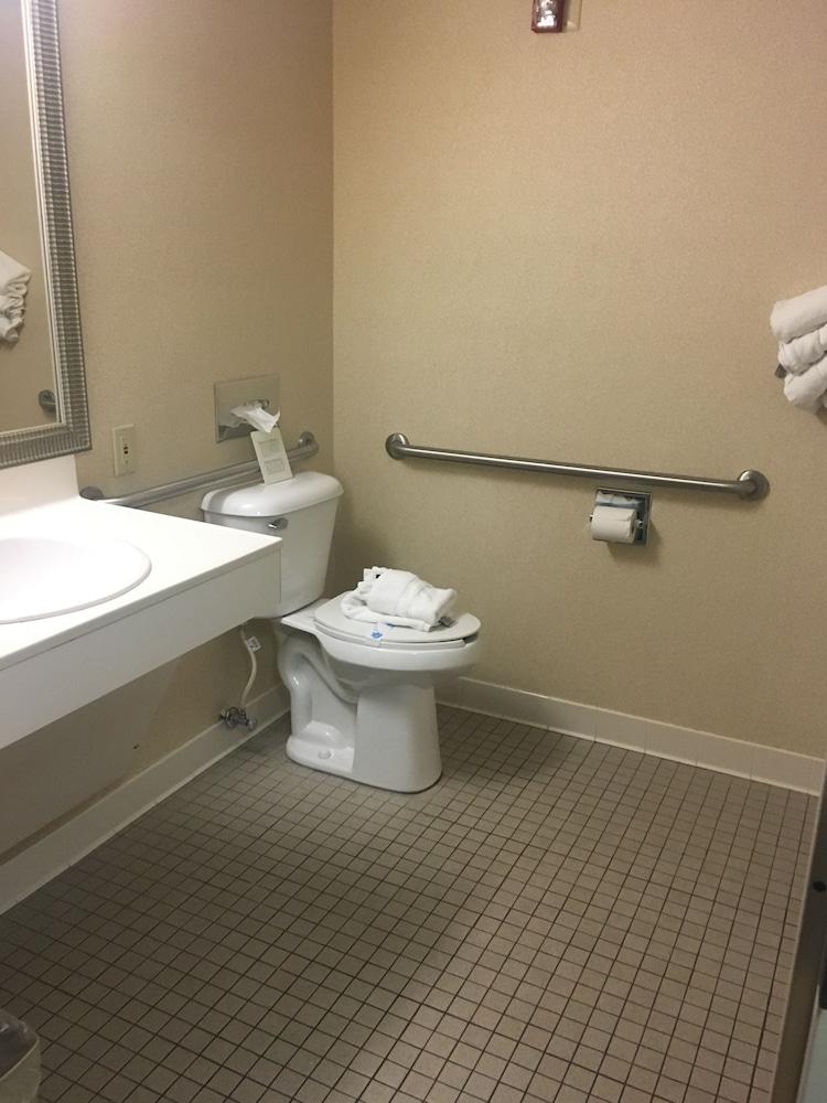 Mountain Inn & Suites photo 37