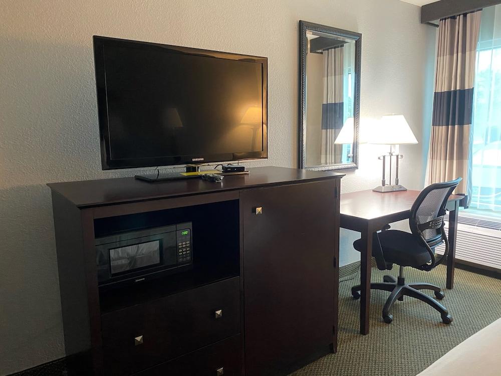 Ramada by Wyndham Luling photo 8