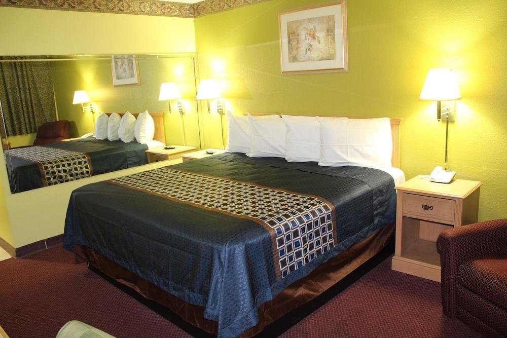 Hutchinson Inn photo 51