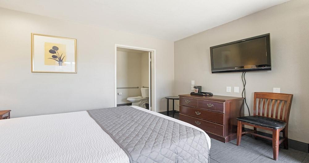 Budget Inn and Suites photo 14