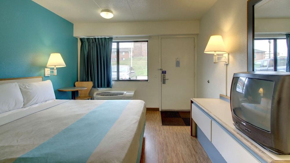 Motel 6 Cedar Rapids, IA photo 12