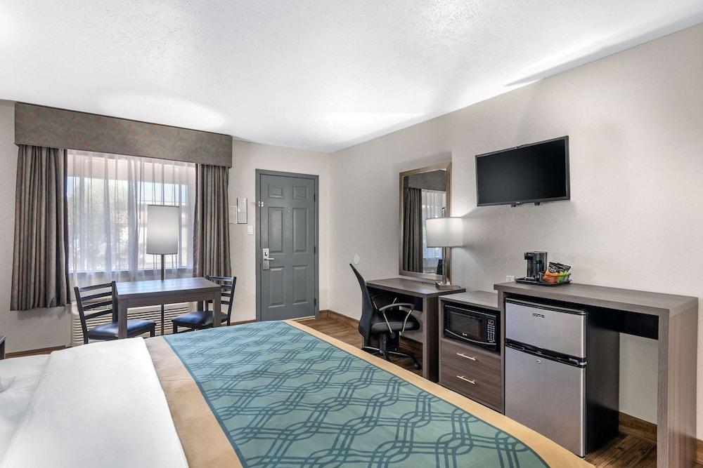 Econo Lodge Inn & Suites Socorro photo 18