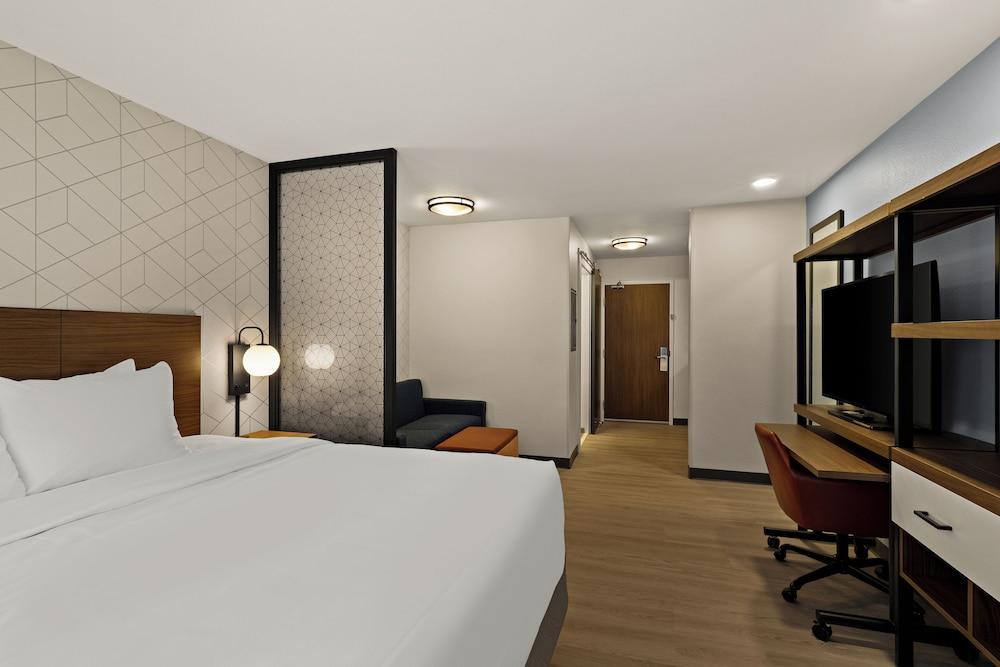 Everhome Suites Brownsville photo 12