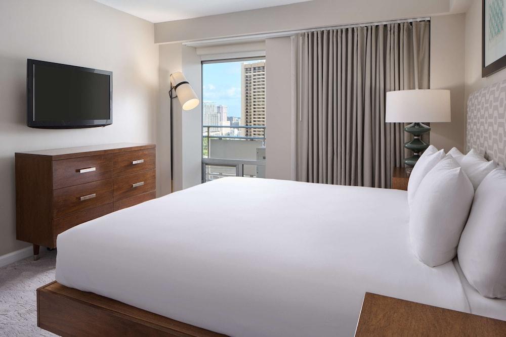 Ilikai Hotel & Luxury Suites photo 27