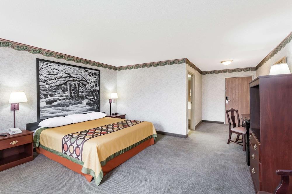Super 8 by Wyndham Erwin photo 19
