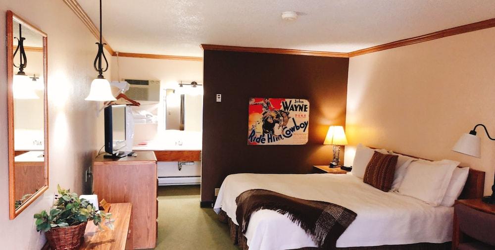 Covered Wagon Motel photo 22