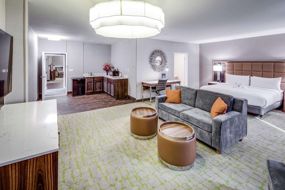 DoubleTree by Hilton Huntington photo 20