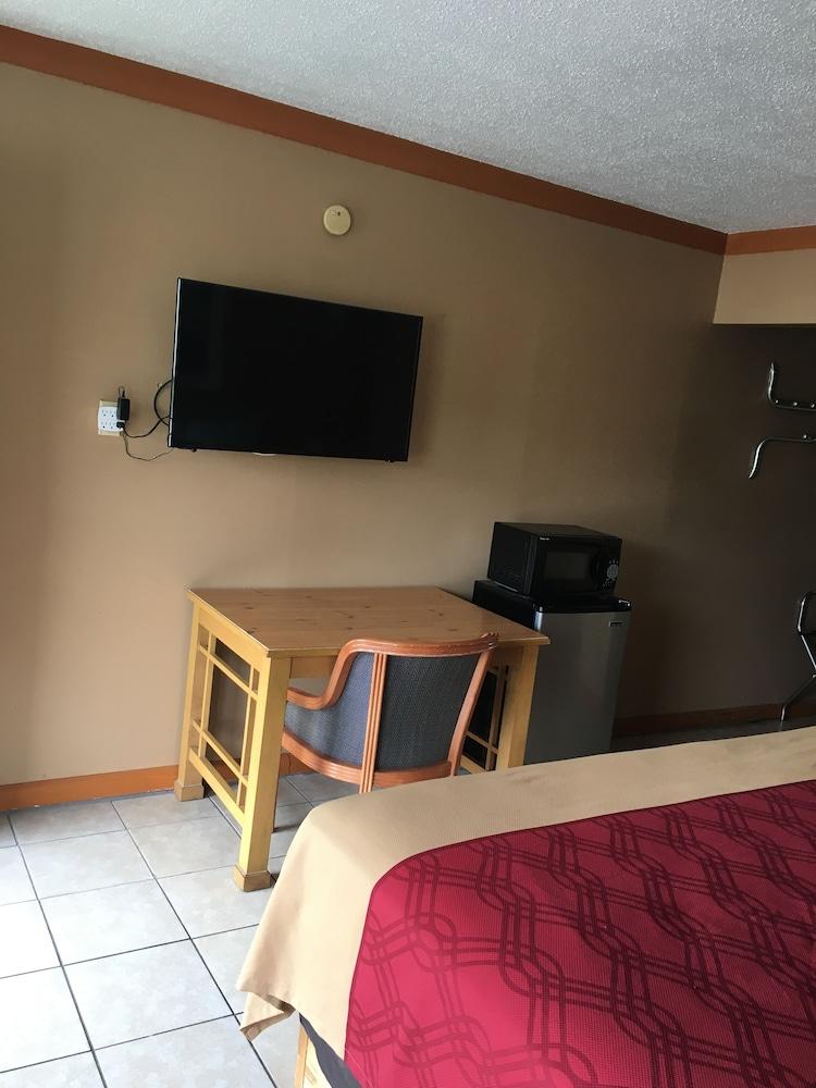 Budget Inn And Suites photo 9