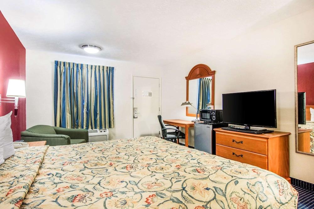 Rodeway Inn La Grange East photo 21
