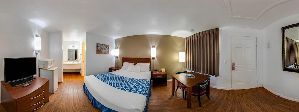 Econo Lodge Crystal River photo 25