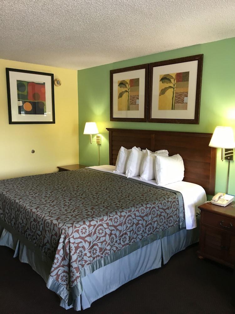 Days Inn by Wyndham Lamont/Monticello photo 5