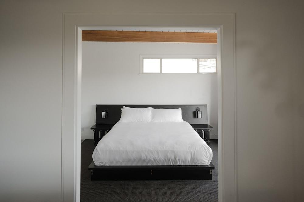 Hollywood Hills Hotel photo 16